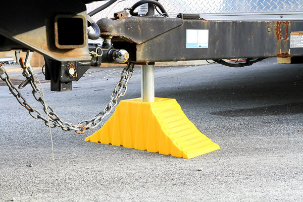 Camco® 44435 - Yellow Tandem Axle Trailer Wheel Chock - CAMPERiD.com