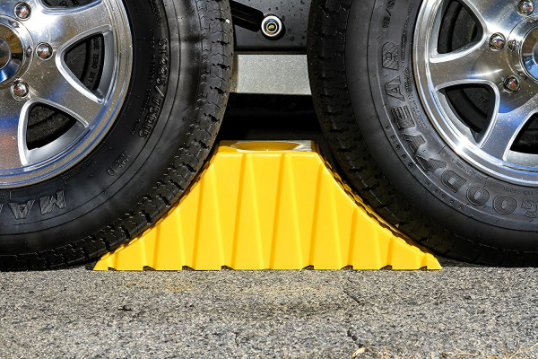 Camco® 44435 - Yellow Tandem Axle Trailer Wheel Chock - CAMPERiD.com