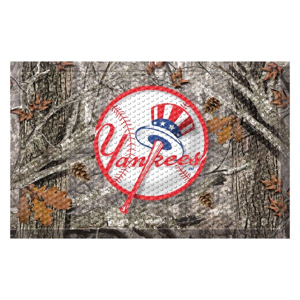 FanMats® - "Camo" New York Yankees 19" x 30" Rubber Scraper Door Mat with "Circular Baseball with Script Yankees & Hat" Logo