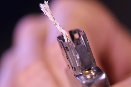 Zippo® - Zippo Instructional Wick Maintenance Installing